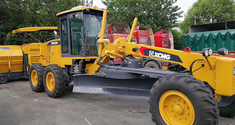 XCMG 135HP GR135 small mini road graders machine for sale